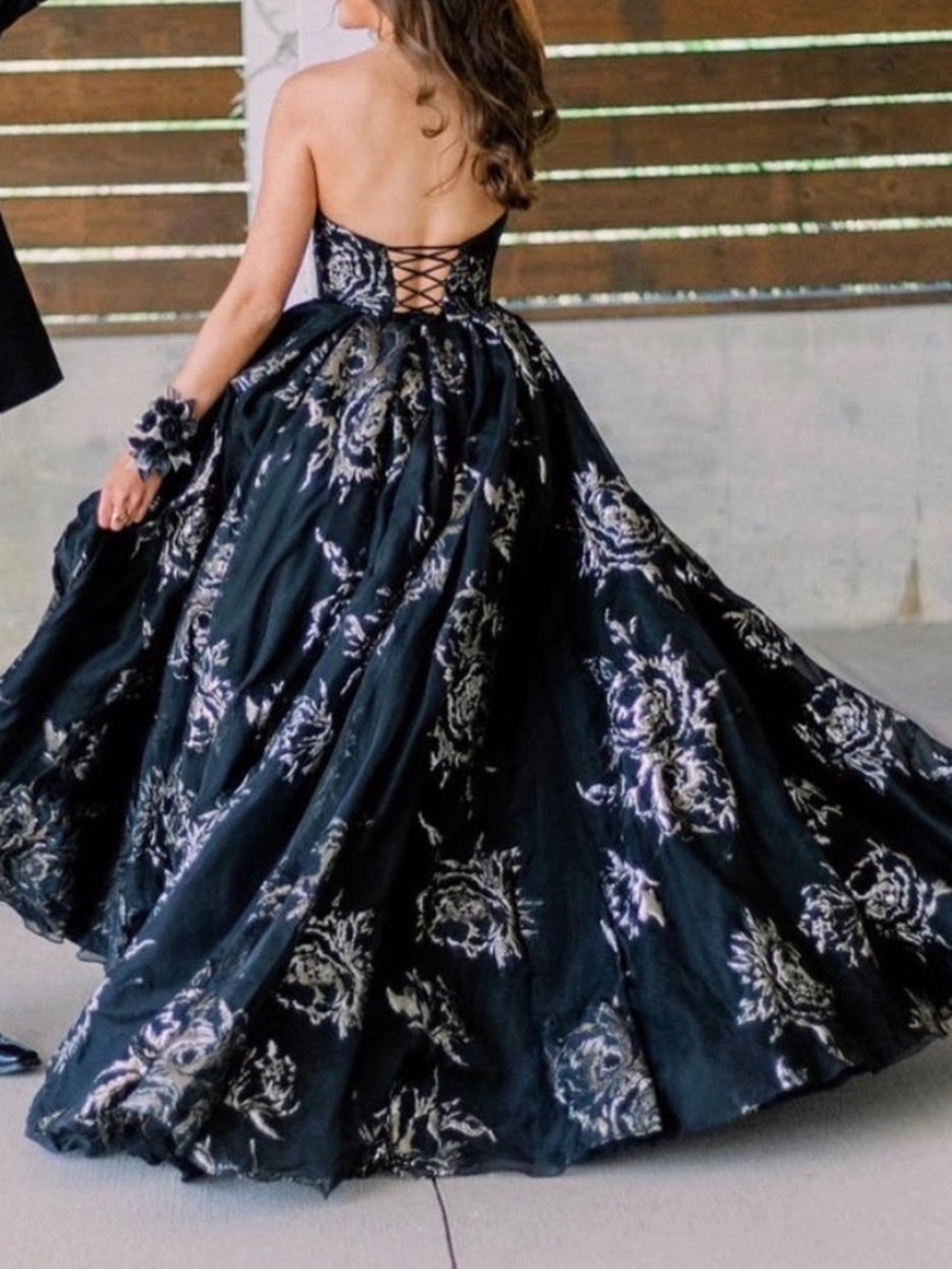 Black/gold Sherri Hill prom dress - Picture 2 of 2